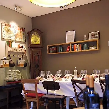 Arkadenhaus - Freiherr Von Schwarzenberg Отель 3*