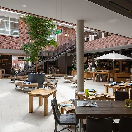 Arkadenhaus - Freiherr Von Schwarzenberg Papenbourg