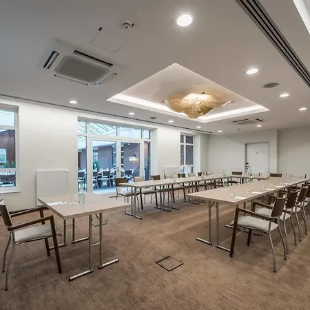 מלון Arkadenhaus - Freiherr Von Schwarzenberg 3*